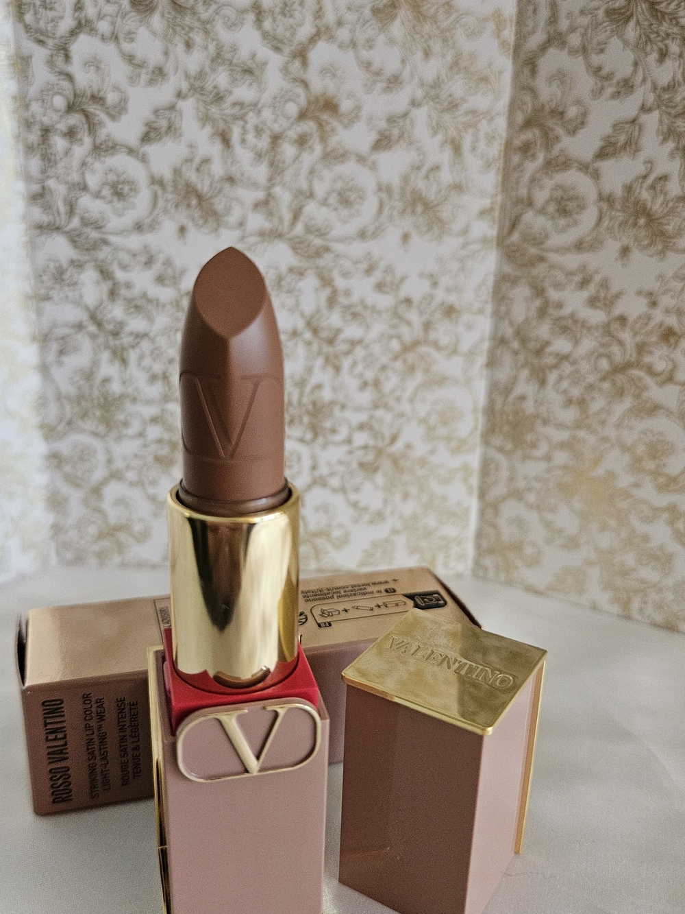 Rosso Valentino Striking Satin Lip Color — Shade 190R, Walk On The Wild Side